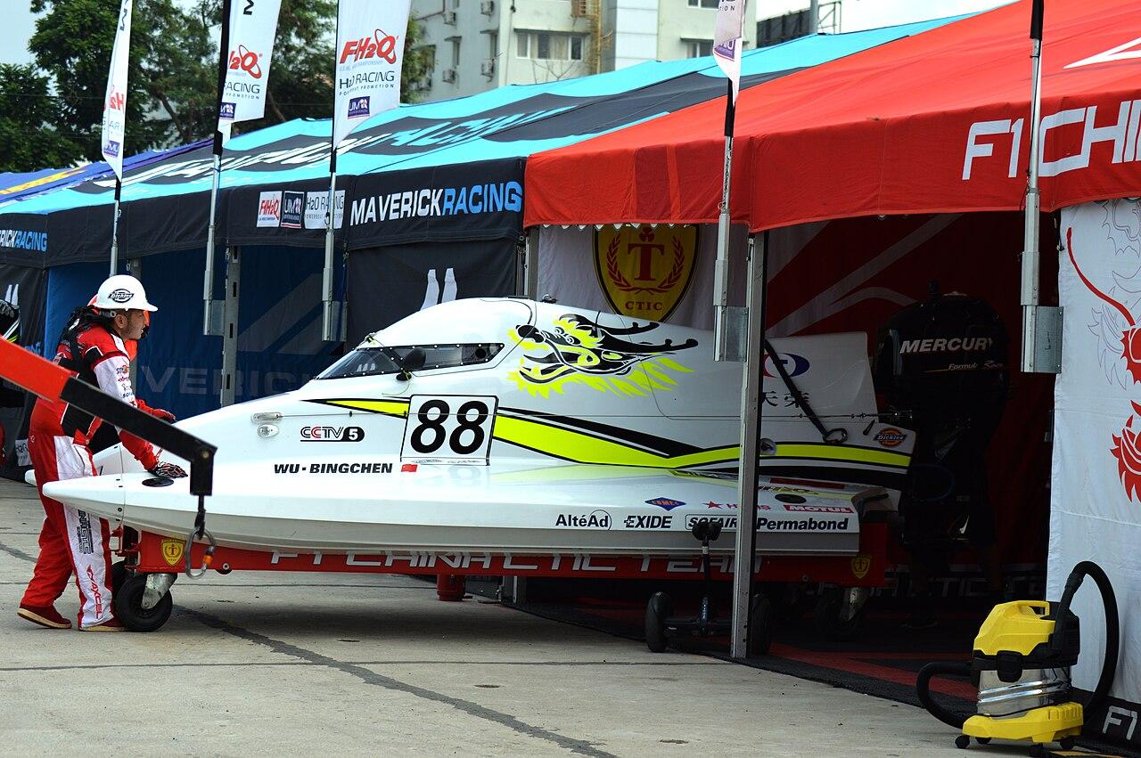 F1赛车心理课：如何在关键时刻稳住（球迷文化视角）